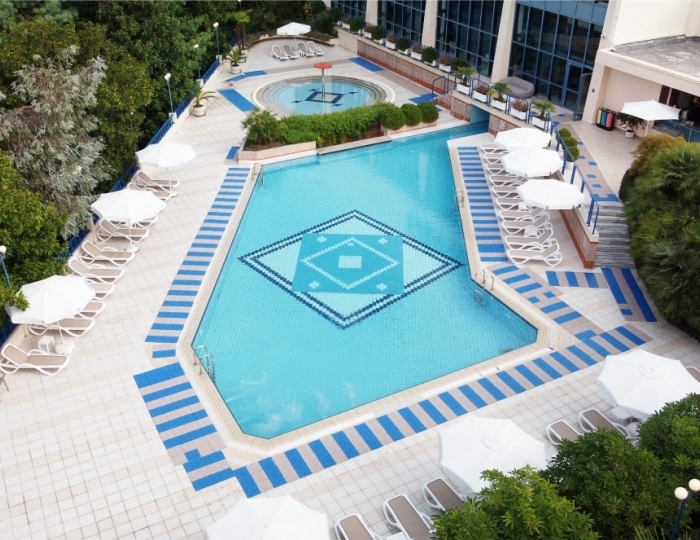 Открытый бассейн - Комплекс ODISSEYA Wellness Resort / Одиссея Велнес Резорт