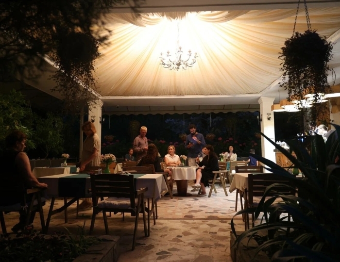 Кафе в саду - Комплекс ODISSEYA Wellness Resort / Одиссея Велнес Резорт