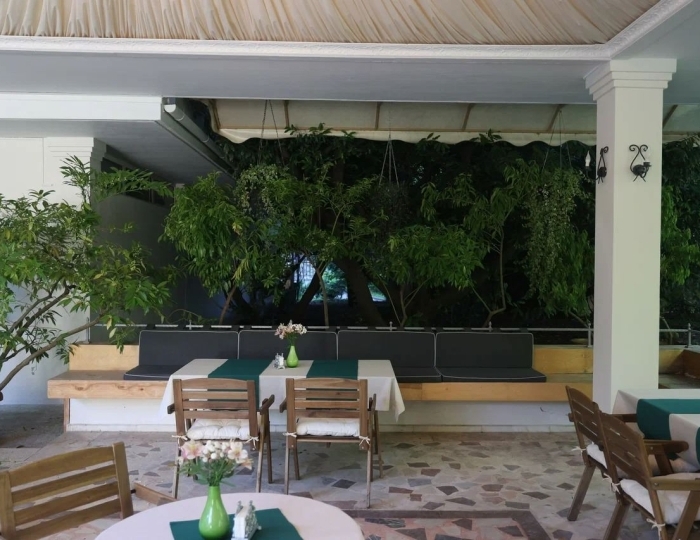 Кафе в саду - Комплекс ODISSEYA Wellness Resort / Одиссея Велнес Резорт